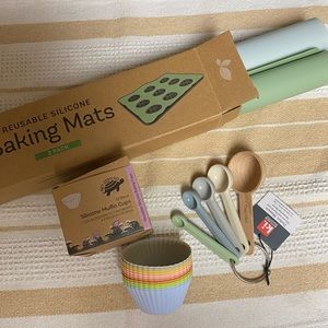 NWT Reusable Silicone Baking Mats 2, Baking Cups 12 , Measuring Spoons 5 Pastels
